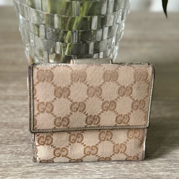 Gucci Abbey D-Ring Compact Wallet - Picture 1 of 13